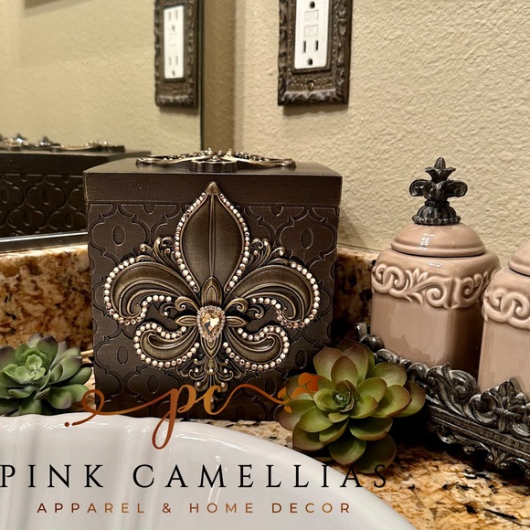 Fleur de Lis Tissue Box Cover - Picture 1 of 9